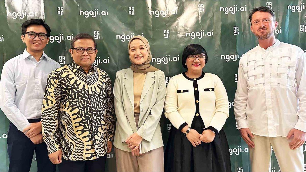 Para pembicara press conference ngaji.ai yakin dengan inovasi baru ngaji.ai, masyarakat Indonesia bisa berikhtiar lebih optimal untuk khatam al-Qur’an di Ramadan tahun ini. Para pembicara (ki-ka) Martin Novela, Head of Product Vokal.ai; Prof. Dr. H. Sutarto Hadi, M.Si., M.Sc., Co-founder ngaji.ai / Guru Besar Universitas Lambung Mangkurat; Lita Iqtianty, penulis dan influencer, Vanya Sunanto, COO Vokal.ai dan Martijn Enter, CEO Vokal.ai