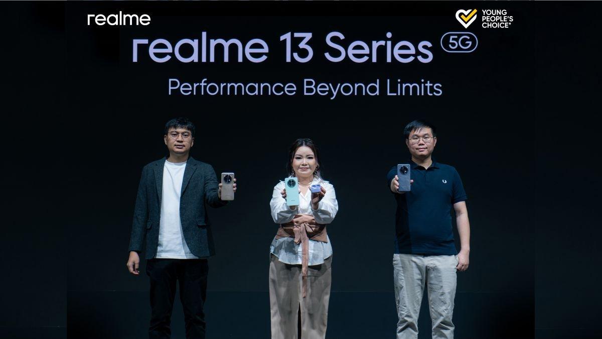 Krisva Angnieszca (tengah), dalam acara peluncuran realme 13 Series 5G di pasar indonesia