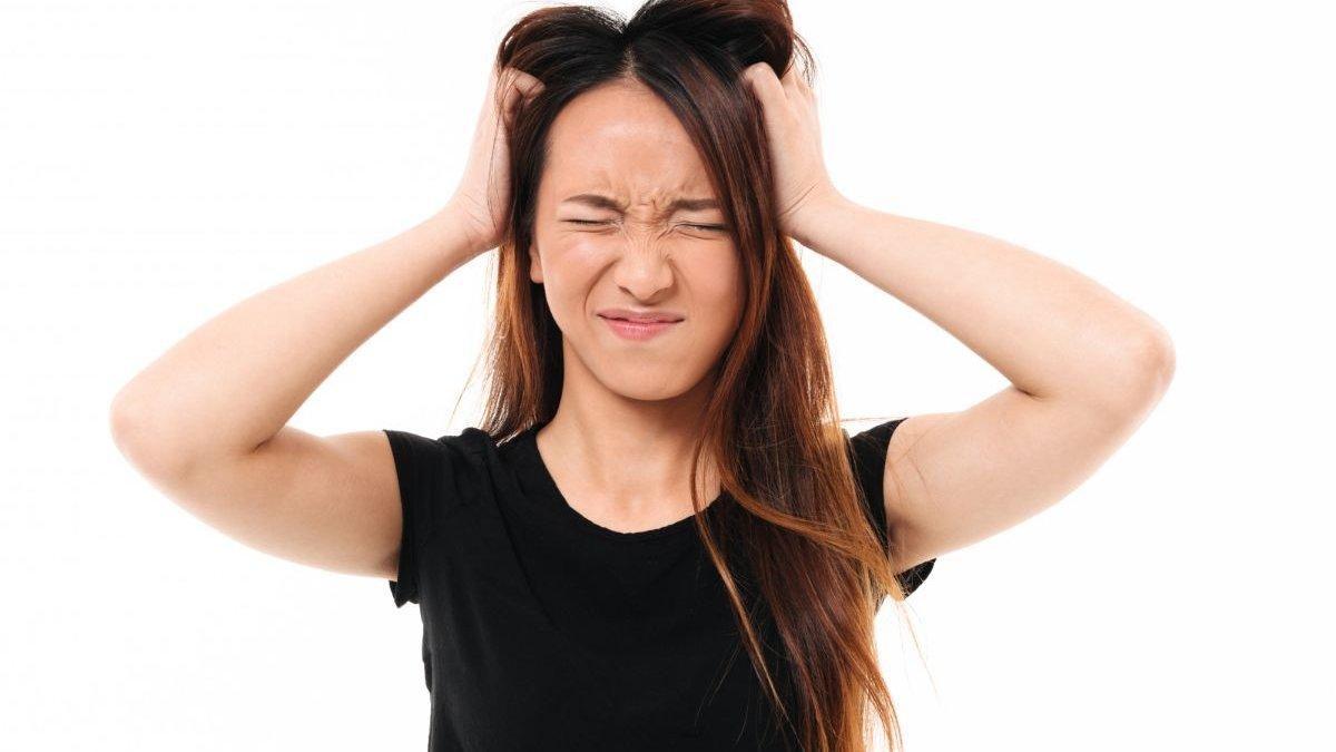 Stress berlebih bisa menyebabkan jerawat betah di wajah.