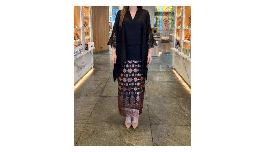 Lausboutique-Kebaya Aya-Seri Harmony Lace-Kebaya Wisuda