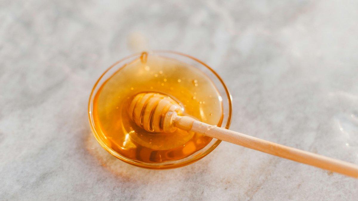 Madu dipercaya dapat membuat kulit menjadi lebih lembap