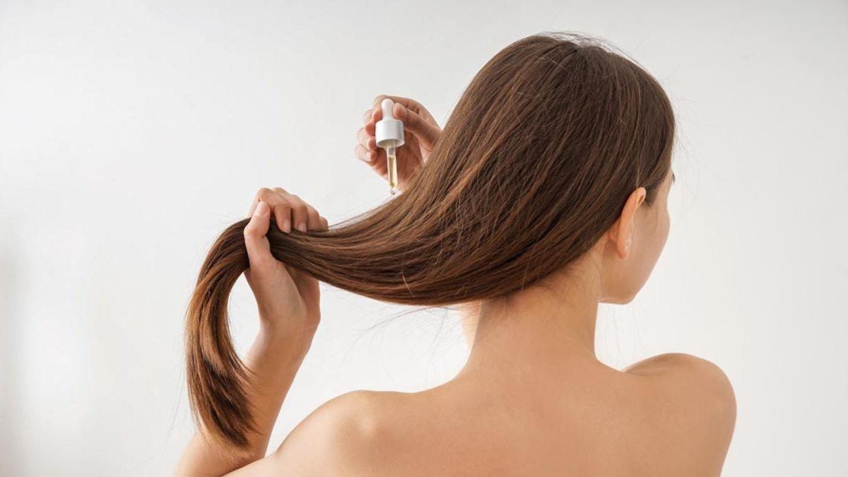 Ilustrasi menggunakan hair oil.