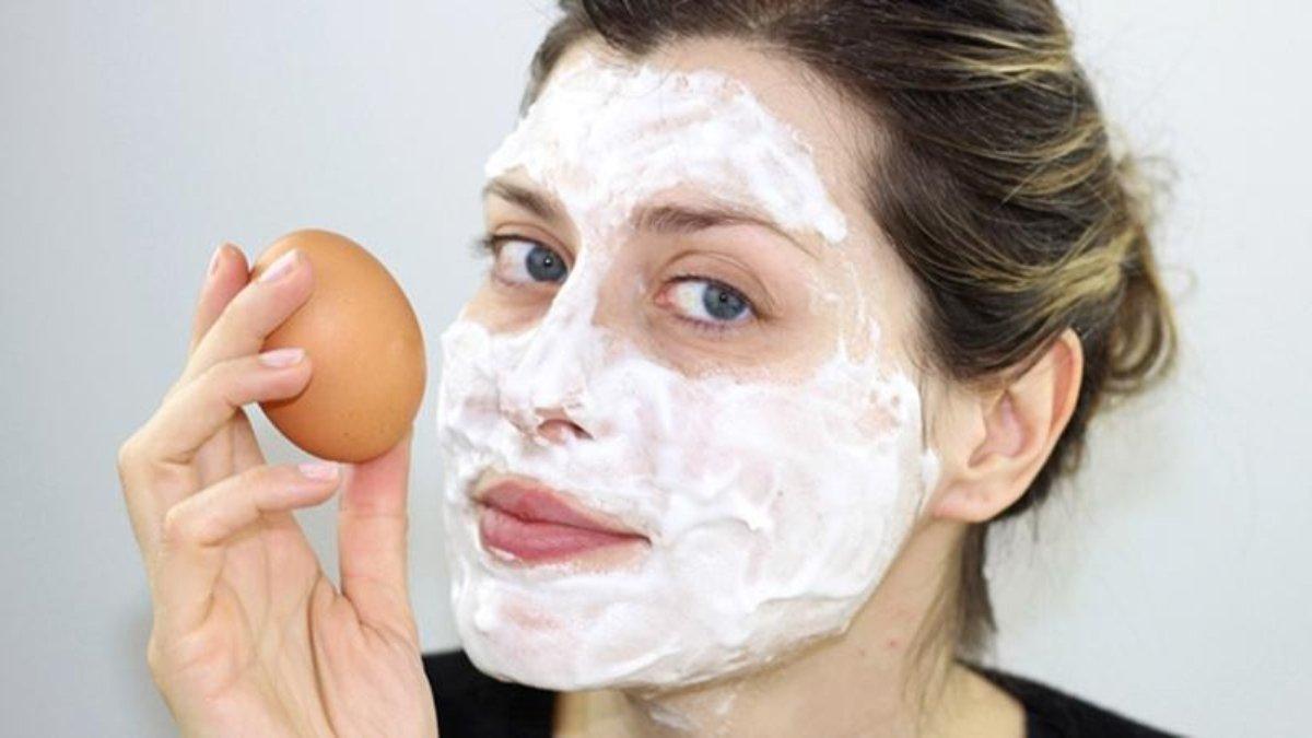 Masker putih telur juga bisa mencegah smile line.