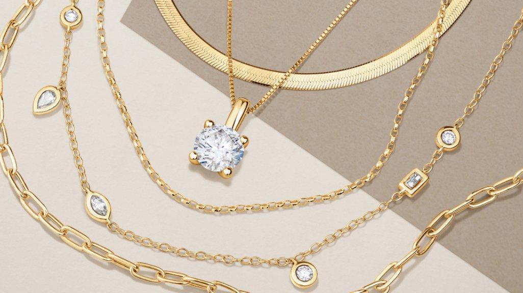 Keindahan sejati perhiasan emas terletak pada potongan, warna, kejernihan, dan berat karatnya—temukan 4C untuk memilih yang terbaik!