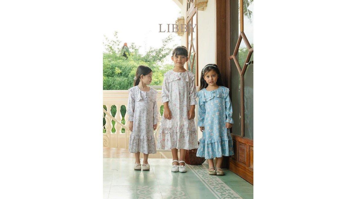 Model baju Libby Baby Gamis Floral bisa jadi pilihan si kecil untuk lebaran 2025.