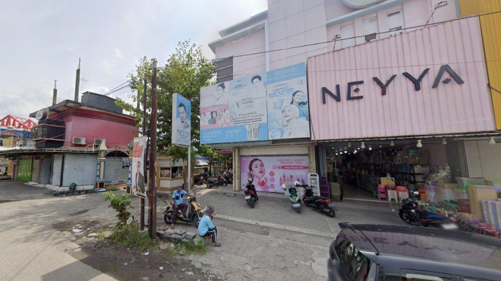 Neyya Shop Solo menjadi salah satu toko kosmetik idaman karena mempunyai koleksi lengkap.