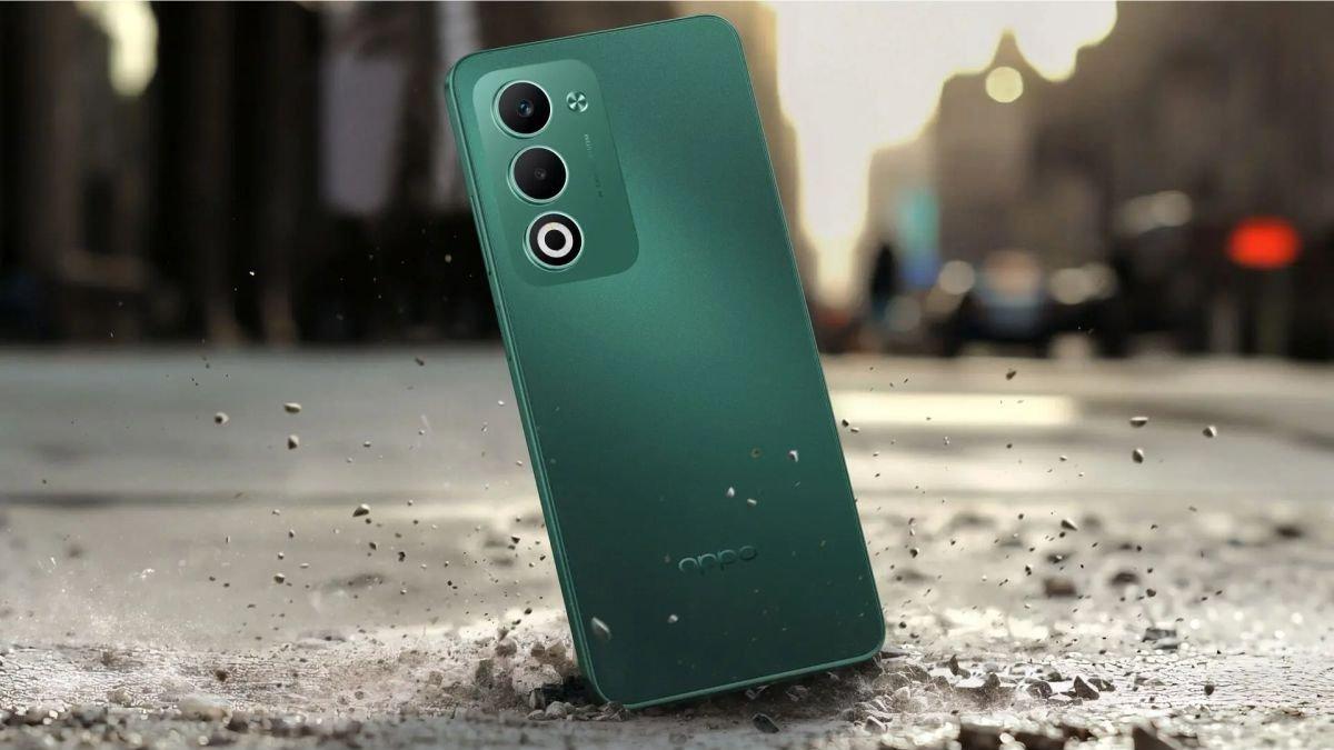 OPPO A5 dalam varian warna Aurora Green