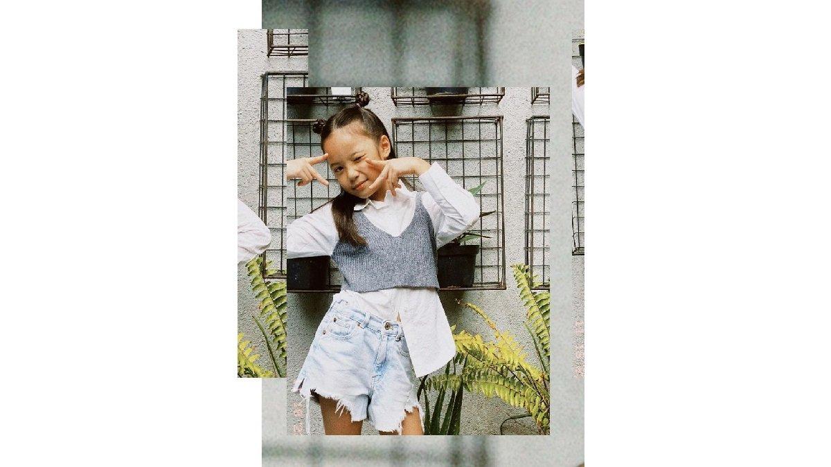 Ilustrasi Gempil Pakai Kemeja Putih dibalut Crop Vest dengan Celana Denim Pendek.
