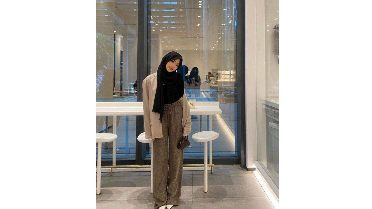 Padu Padan Outfit Blazer dan Celana Kulot yang Cocok untuk Tahun Baru.