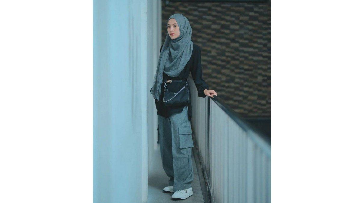 Padu Padan Outfit Hight Waist dengan Kemeja Oversize yang Cocok untuk Tahun Baru.