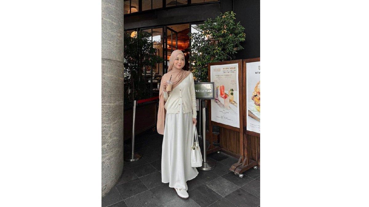 Ide Styling Hijab yang Elegan dan Sederhana dengan Pashmina Cream.