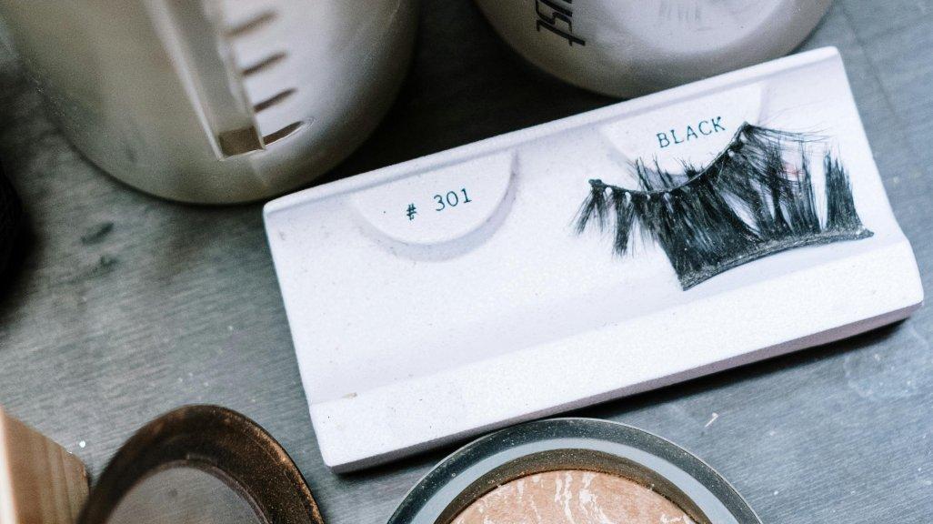 Pemilihan fake lashes