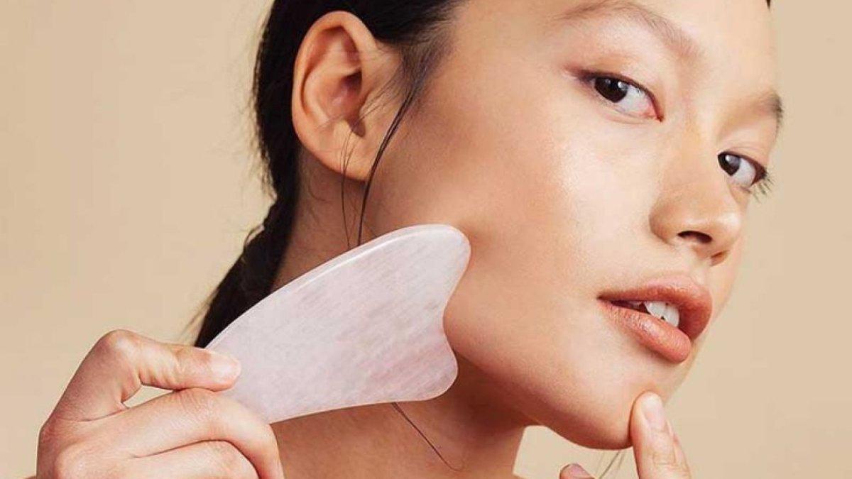 Penggunaan gua sha yang tidak tepat dapat menimbulkan pendarahan ringan