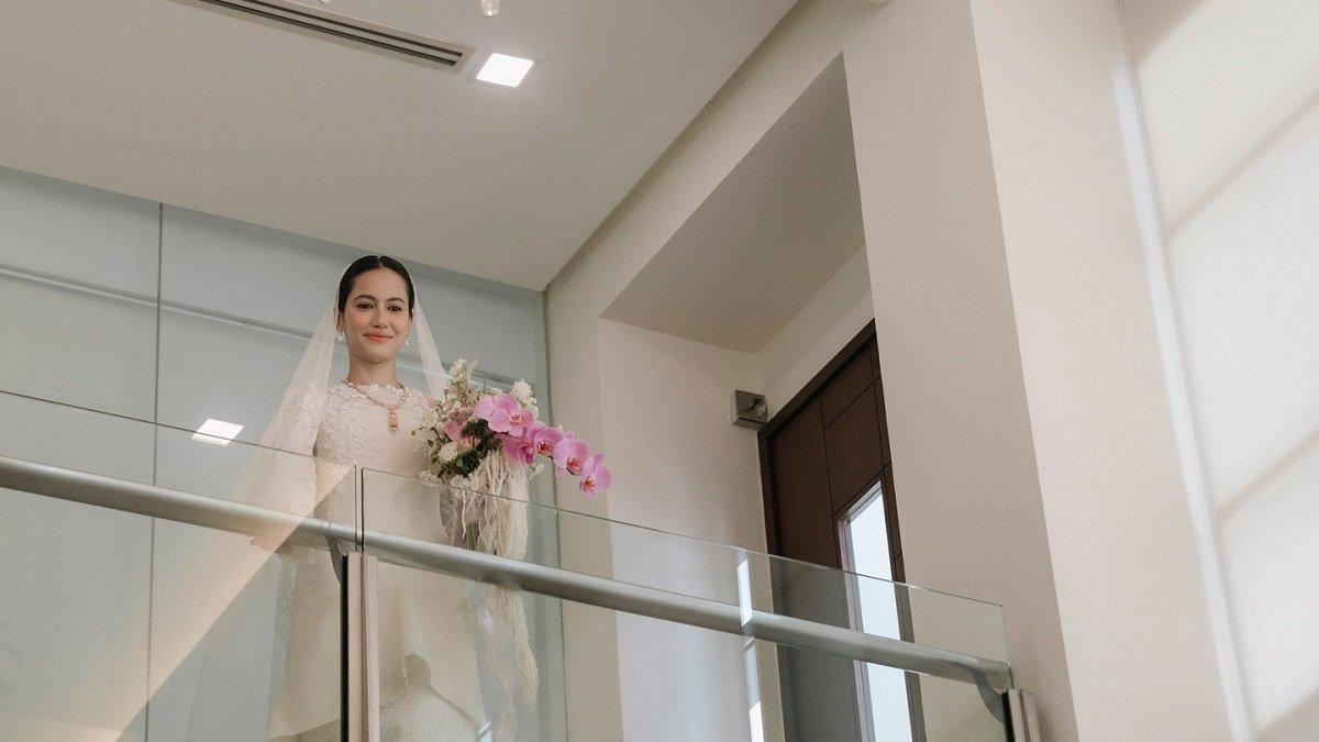 Potret Pernikahan Sederhana Pevita Pearce dan Suami.