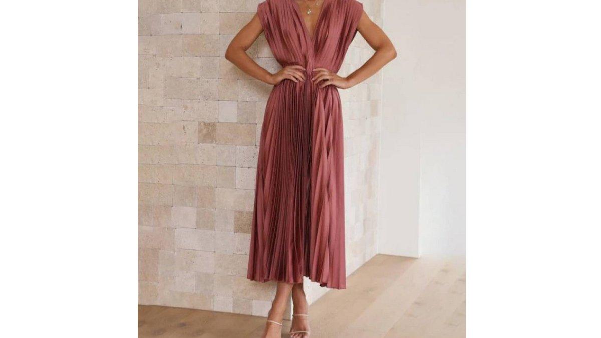 Pilihan Rekomendasi Outfit Wanita di Malam Tahun Baru 2025.