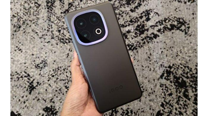 Ponsel flagship iQoo 13 memiliki