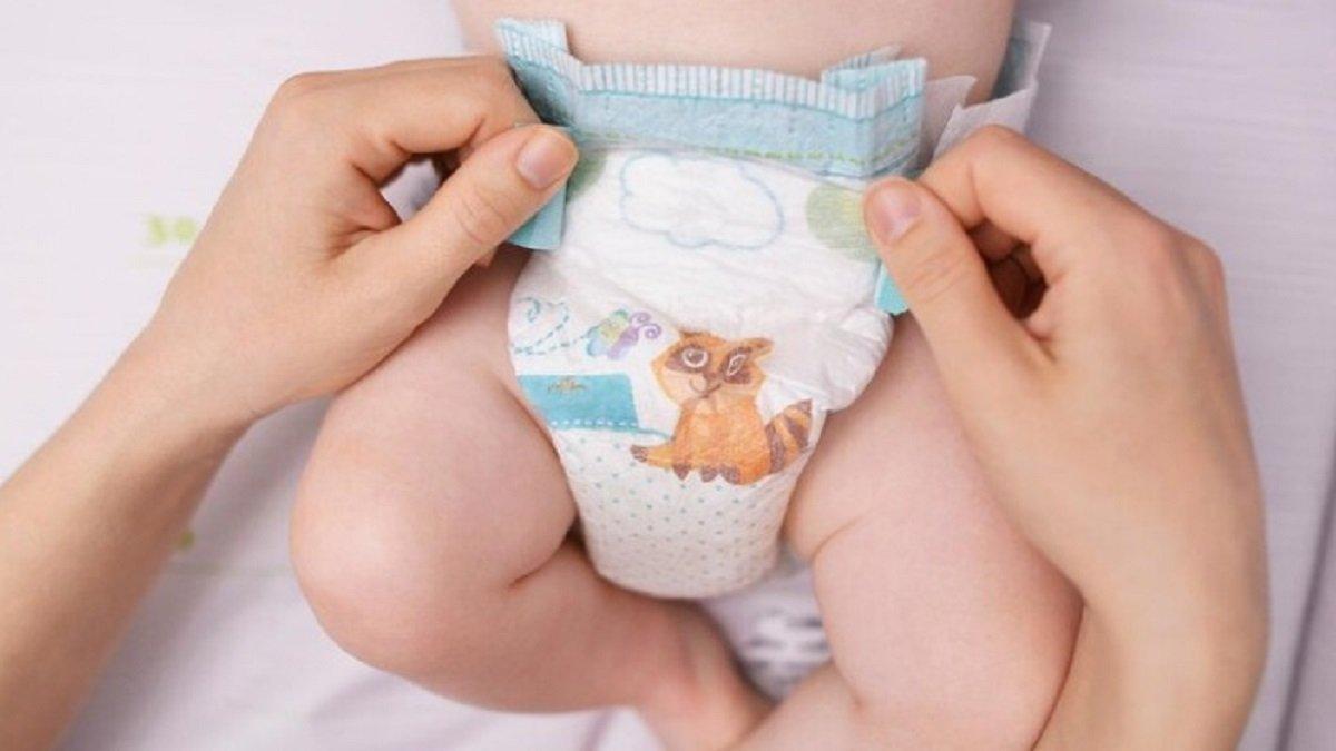 Ilustrasi Popok Bayi dengan Tipe Perekat yang Cocok untuk Bayi.