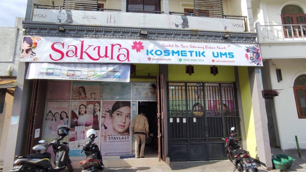 Sakura Kosmetik UMS termasuk toko kosmetik yang lengkap di sekitar Universitas Muhammadiyah Surakarta (UMS).