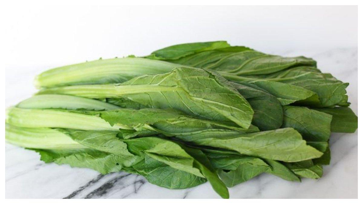 Sawi ternyata punya banyak manfaat untuk kulit.