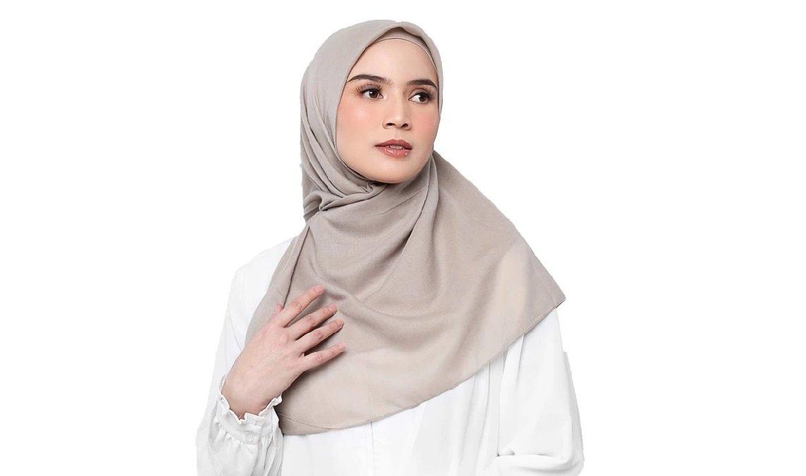 Ilustrasi contoh warna jilbab untuk wanita berkulit sawo matang.