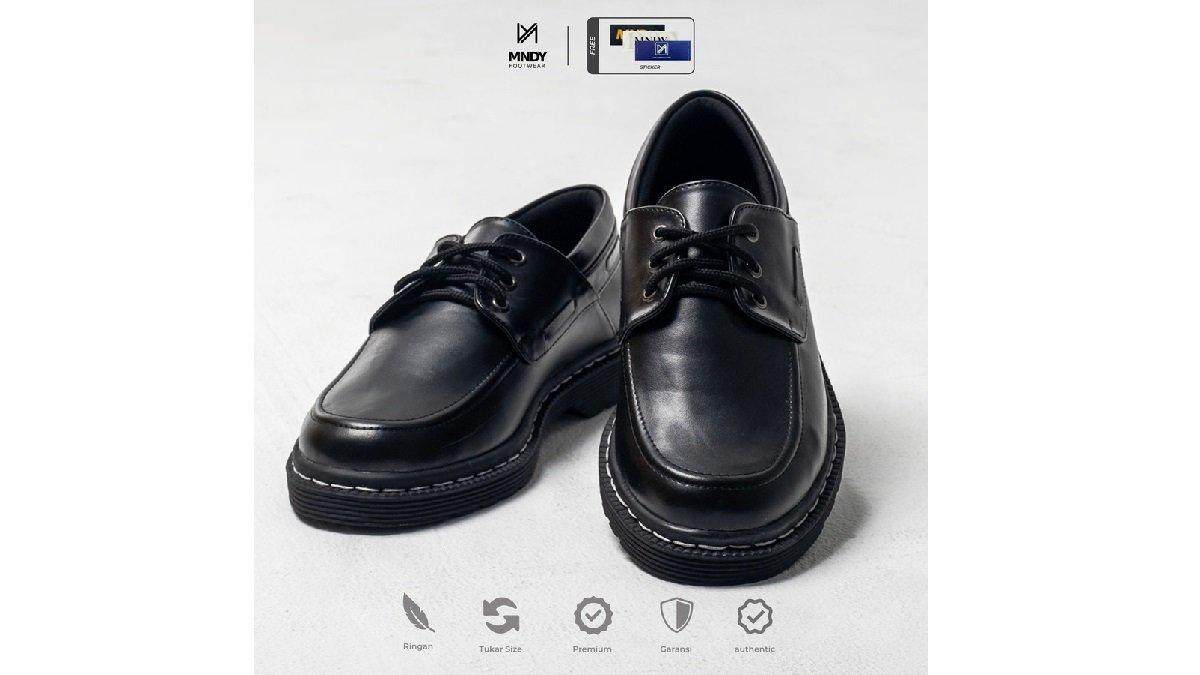 MNDY Official - Oslan Black Sepatu Pantofel Docmart Hitam Pria 