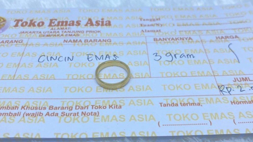 Surat pembelian emas sangat berguna jika emas tersebut dijual kembali.