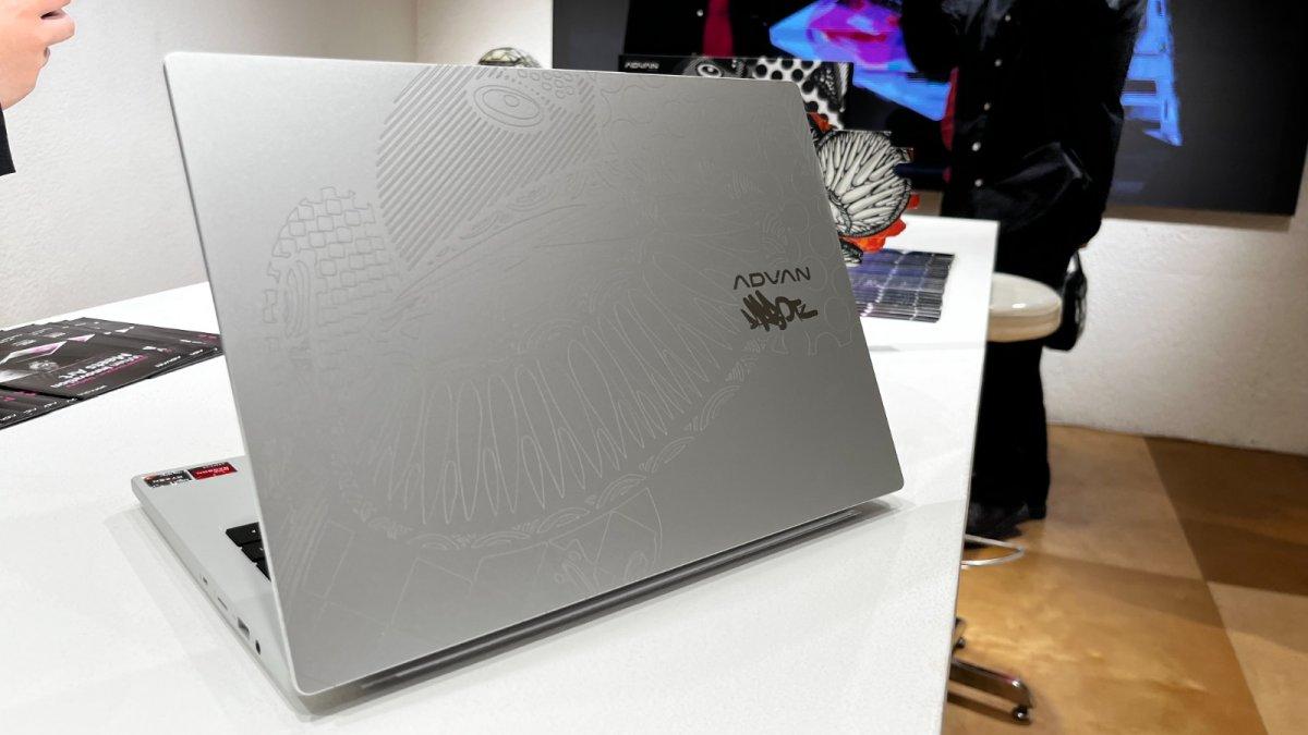 Desain unik dan performa optimal: ADVAN x Darbotz dengan dukungan prosesor AMD Ryzen 7 7735 HS siap membawa kreativitas tanpa batas.