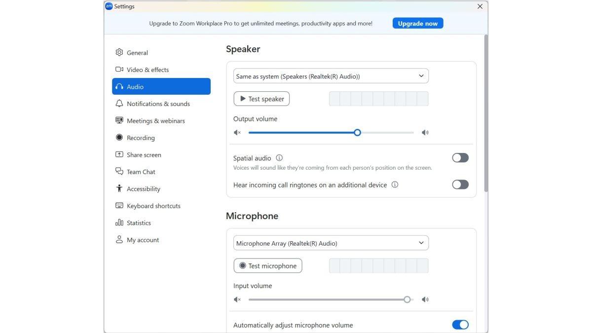 Tampilan jendela Settings Audio aplikasi Zoom di laptop