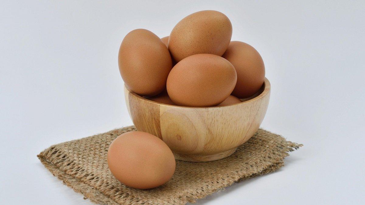 Ilustrasi telur sebagai bahan makanan MPASI yang dapat mencegah stunting.