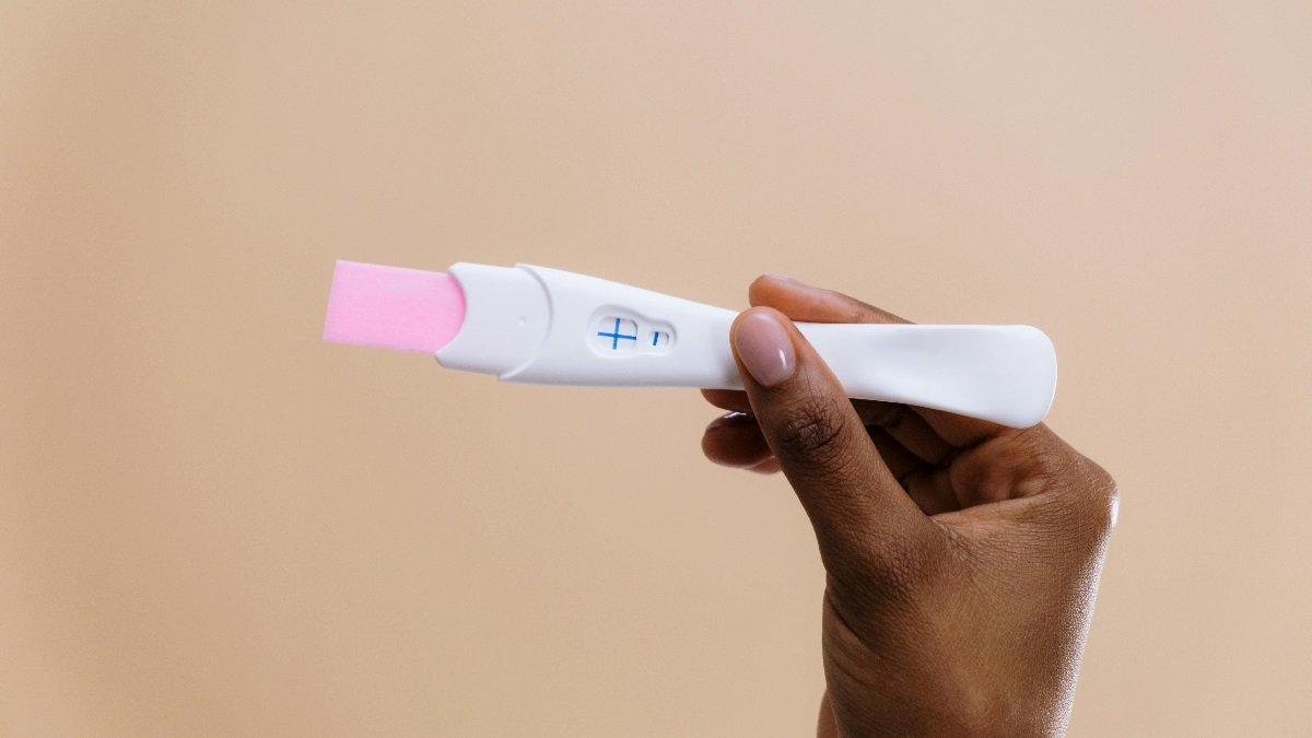 Ilustrasi Test Pack yang Digunakan untuk Mengecek Kehamilan.