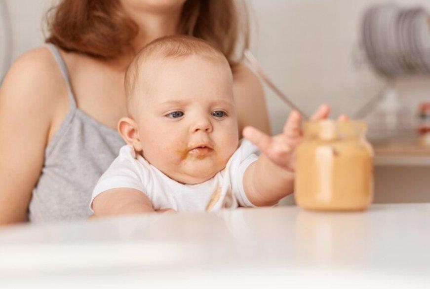 Ilustrasi MPASI bayi