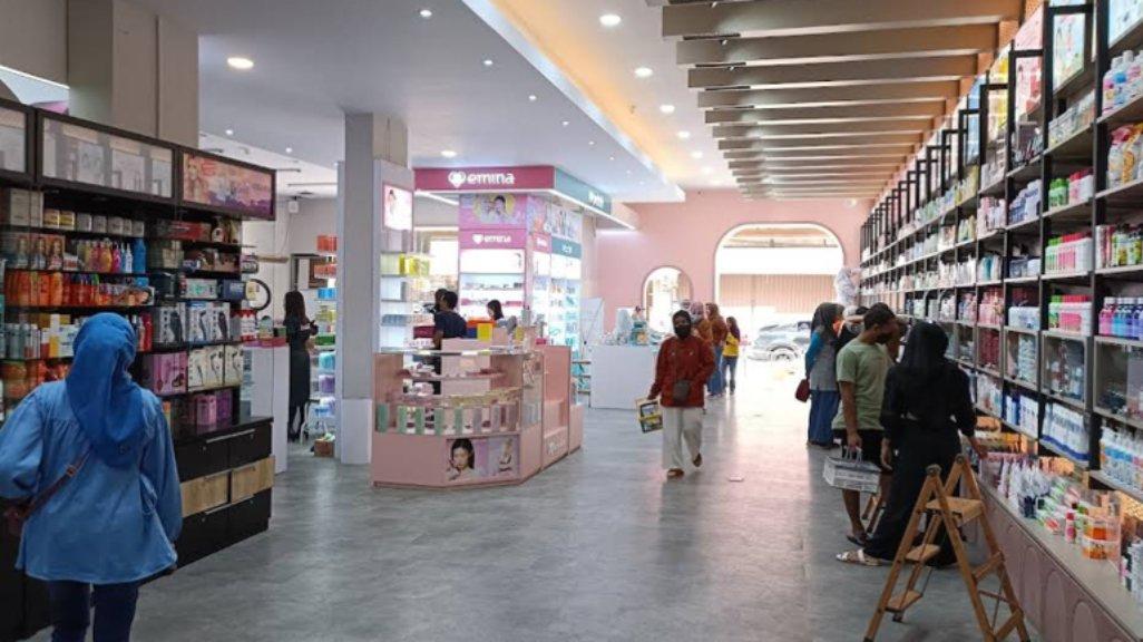 Lengkapnya produk yang dijual disini, menjadikan gerai ini tempat favorit bagi beauty enthusiast yang ingin berbelanja kosmetik.
