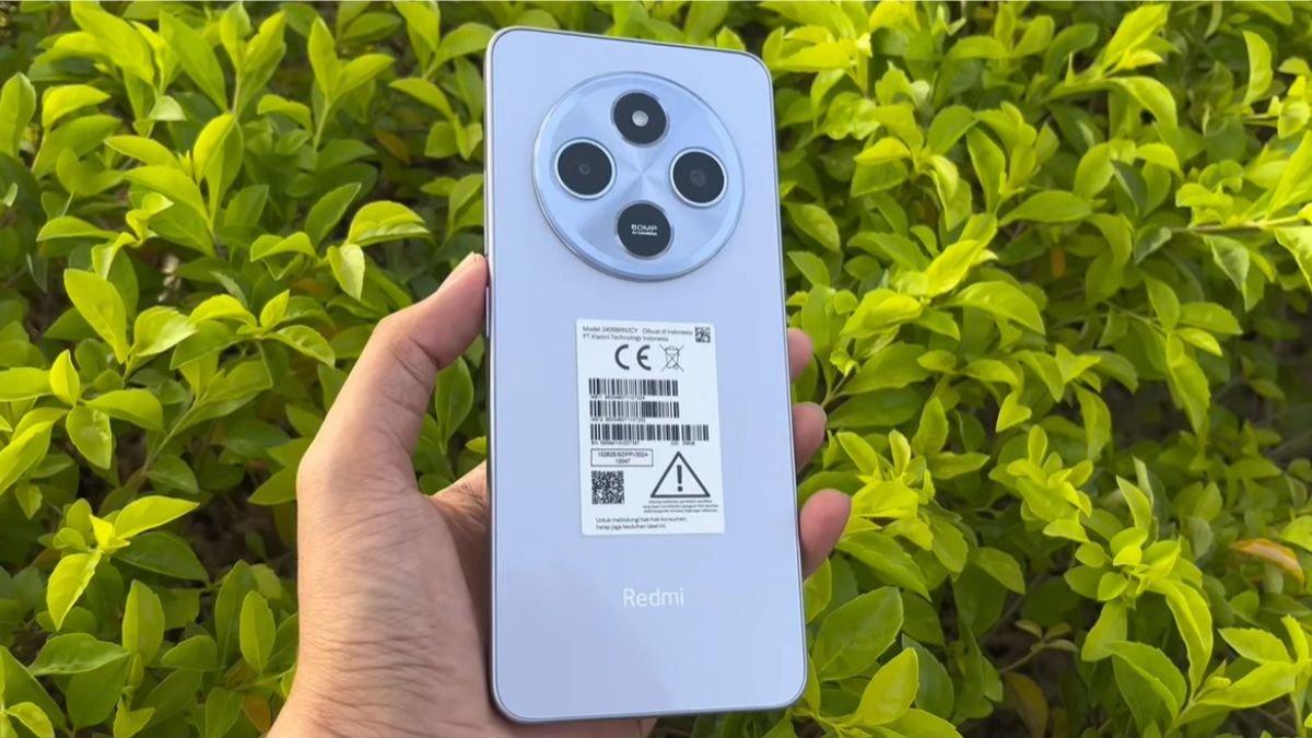 Desain bodi belakang Xiaomi Redmi 14C, dengan layar luas 120 Hz di sisi muka