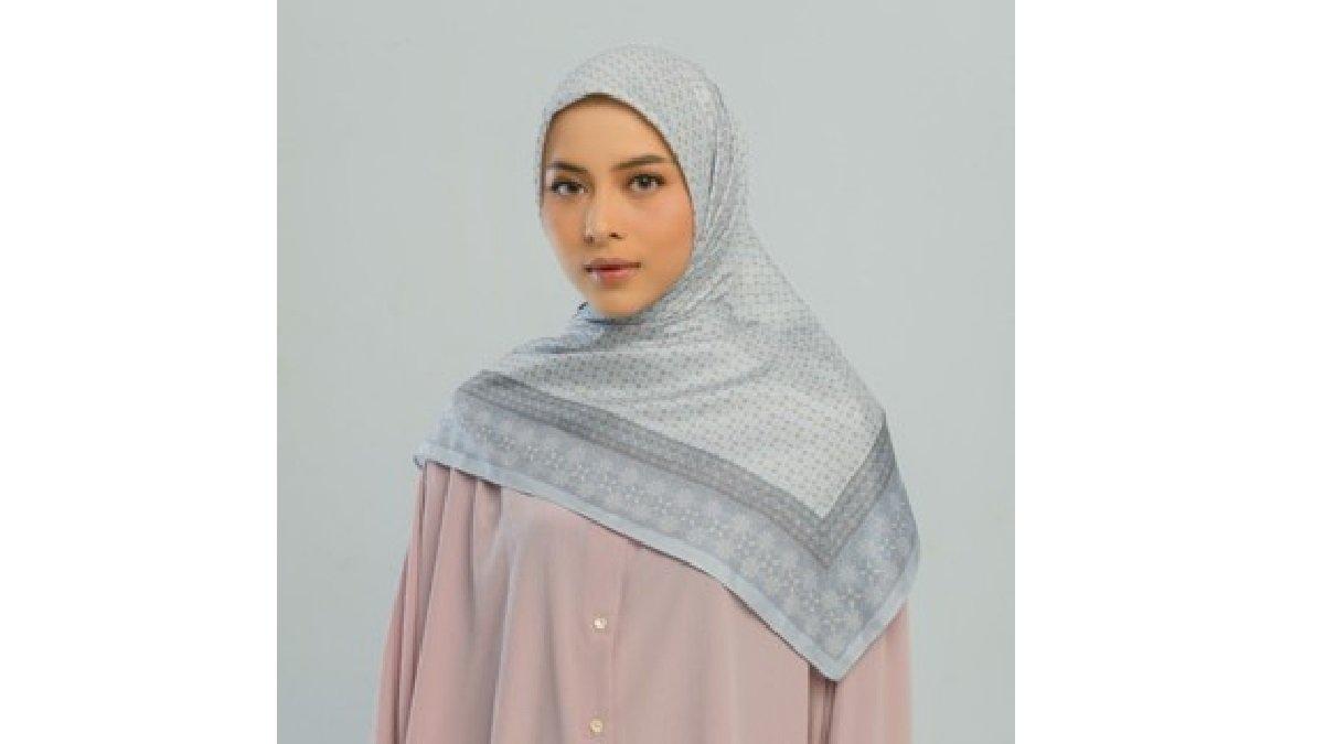 Ilustrasi Memakai Hijab Tanpa Banyak Aksesoris