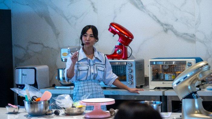 Acara private baking demo berjalan dengan lancar didukung peralatan yang memadai, salah satunya Ecohome Stand Mixer Noble.