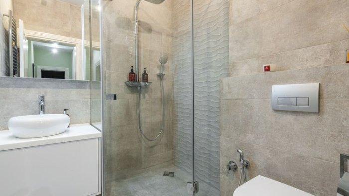 Ada banyak cara yang bisa dilakukan untuk mengatasi kondisi kamar mandi terlalu pengap.