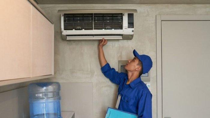 Ada banyak penyebab AC di rumahmu bocor, salah satunya freon mengalami kebocoran.