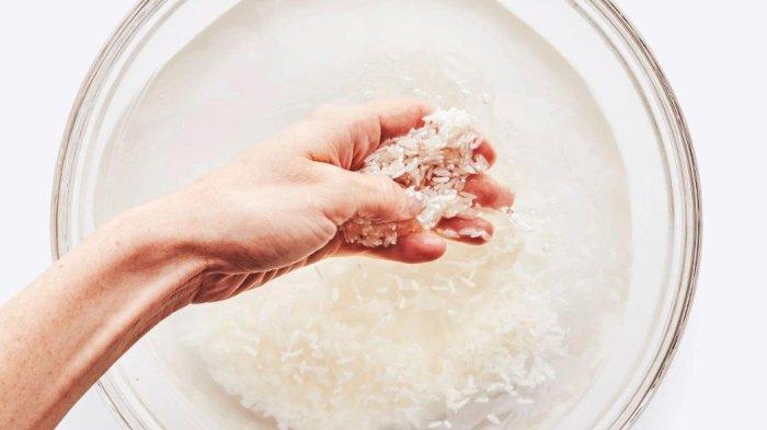 Air beras memiliki banyak manfaat untuk kecantikan.