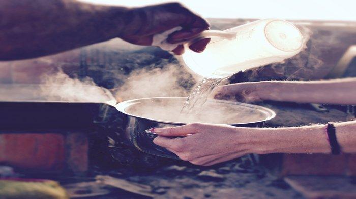 Air panas dapat mengatasi selang air yang kers dan getas