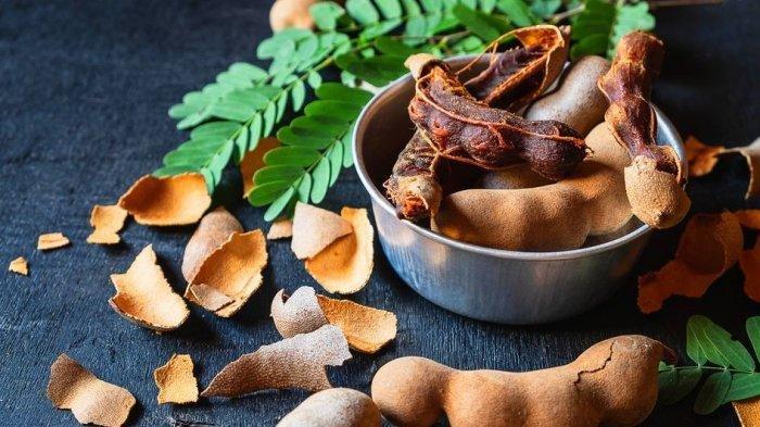 Asam Jawa yang dipadukan dengan kunyit dapat menjadi minuman herbal untuk menjaga daya tahan tubuh saat musim penghujan.