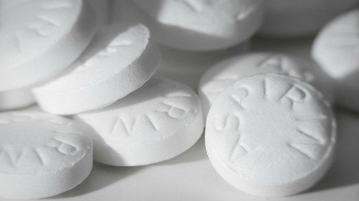 Aspirin bisa menjadi salah satu cara ampuh untuk menghilangkan ketombe di rambut.