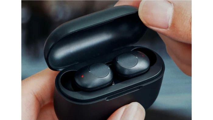 Ilustrasi charging case, tempat menyimpanan earbuds TWS