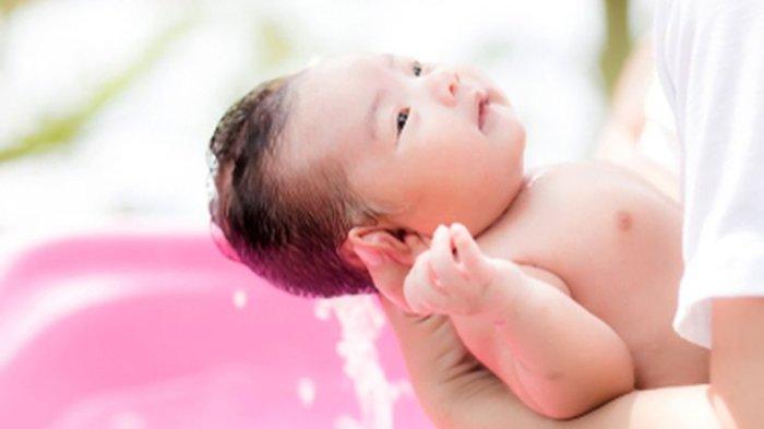 Perawatan bayi dengan produk berbahan dasar alami.