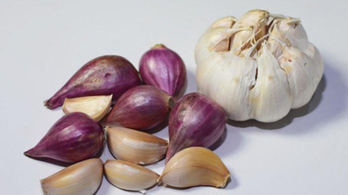 Harap tidak menyimpan bawang merah dan bawang putih secara bersamaan karena bisa merusak kualita.