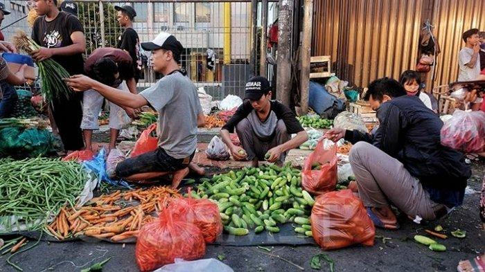 Beli bahan makanan lokal agar bisa mengetahui kualitasnya