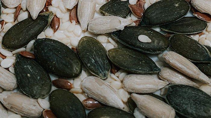 Biji bunga matahari juga kaya akan asam folat yang sangat bagus dikonsumsi oleh bumil.