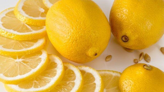 Ilustrasi buah lemon yang bisa membantu membersihkan noda gosong pada wajan.