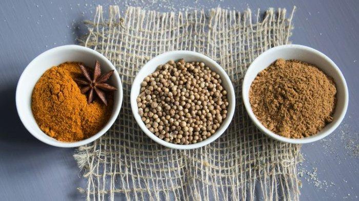 Pastikan bumbu dapur tidak terkena sinar matahari secara langsung.