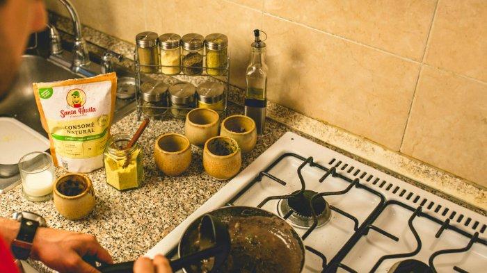 Jangan simpan bumbu dapur di dekat kompor