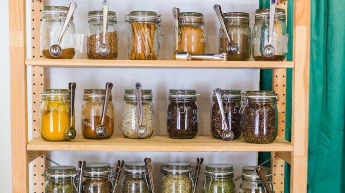 Jangan campur penyimpanan teh dengan bahan dapur lain supaya tidak merusak aroma.